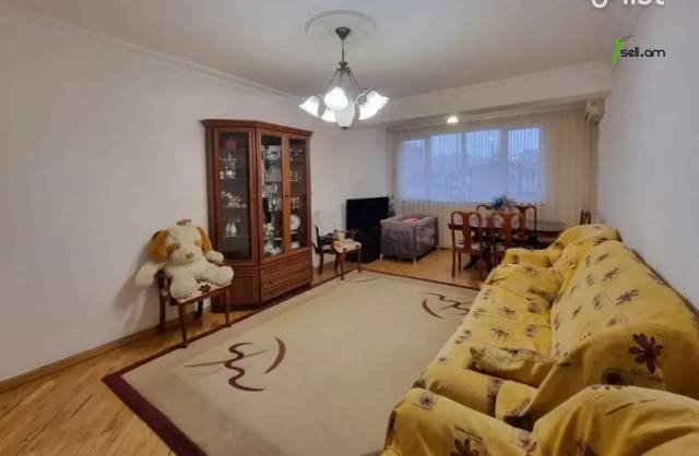 2 սենյականոց բնակարան Գուսան Շերամի փողոցում, 80 քմ, նախավերջին հարկ, բարձր առաստաղներ