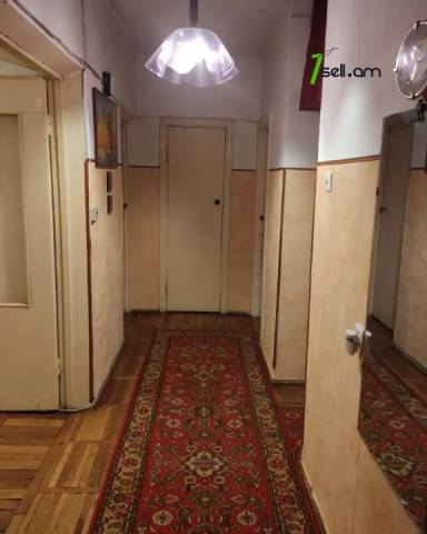 3 սենյականոց բնակարան Արամ Խաչատրյանի փողոցում, 86 ք.մ., մի քանի պատշգամբ, քարե շենք