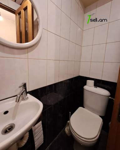 3 սենյականոց բնակարան Պարոնյան փողոցում, 95 ք.մ., բարձր առաստաղներ, 2/5 հարկ, կապիտալ վերանորոգված