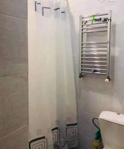 3 սենյականոց բնակարան Ազատության պողոտայում, 70 քմ, 2/5 հարկ, բարձր առաստաղներ, կապիտալ վերանորոգված