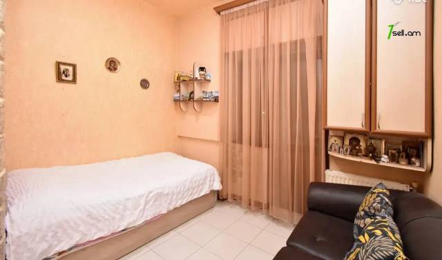 4 սենյականոց բնակարան Էրեբունու փողոցում, 104 ք.մ., 3/5 հարկ, բարձր առաստաղներ