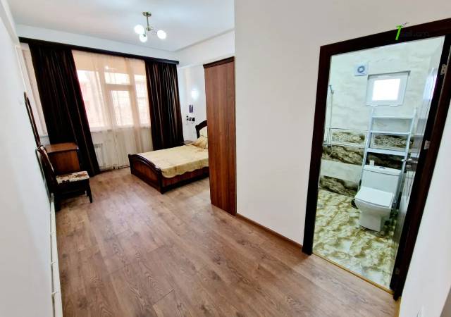 Երեք հարկանի քարե տուն, Նոյ թաղամաս Աջափնյակում, 300 ք.մ., 3+ սանհանգույց, եվրովերանորոգված