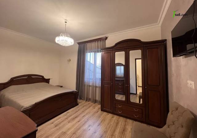 Երկու հարկանի քարե թաունհաուզ, Muracan St Էրեբունիում, 230 ք.մ., 3+ սանհանգույց