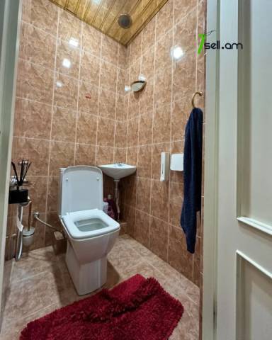 4 սենյականոց բնակարան Աղայան փողոցում, 125 ք.մ., 2 սանհանգույց, բարձր առաստաղներ, 2/5 հարկ