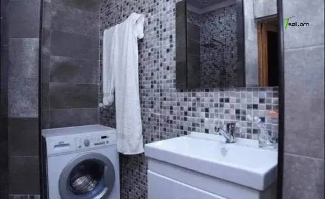 2 սենյականոց բնակարան Եզնիկ Կողբացու փողոցում, 45 ք.մ., 9/11 հարկ, եվրովերանորոգված