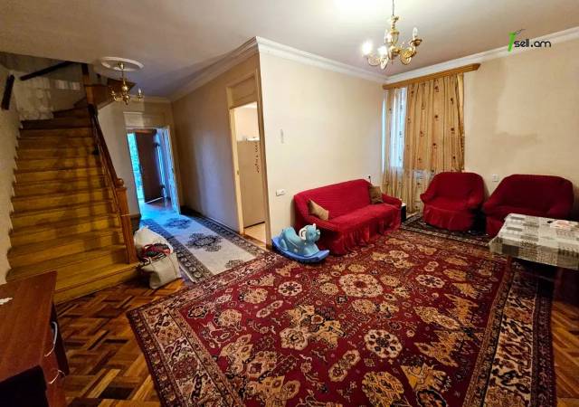 Երկու հարկանի քարե տուն Նոր Արեշի 9-րդ փողոցում Էրեբունիում, 530 ք.մ., 2 սանհանգույց