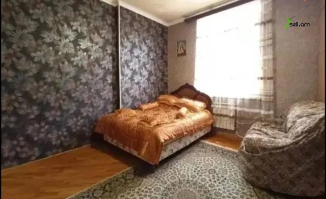 3 սենյականոց բնակարան, Arshakuniants avenue, 72 ք.մ., 3/5 հարկ, կապիտալ վերանորոգված, քարե շենք