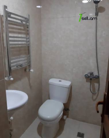 4 սենյականոց բնակարան Հին Երևանցու փողոցում, 90 ք.մ., 2 սանհանգույց, 1/9 հարկ, եվրովերանորոգված