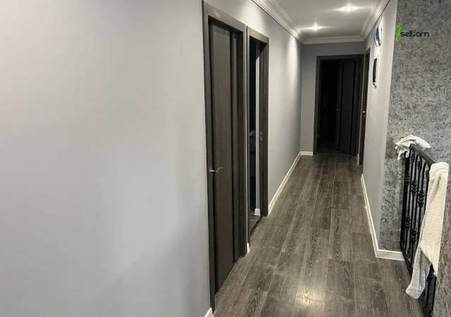 Երեք հարկանի քարե տուն 16-րդ փողոցում Ձորաղբյուրում, 550 ք.մ., 3+ սանհանգույց, եվրովերանորոգված