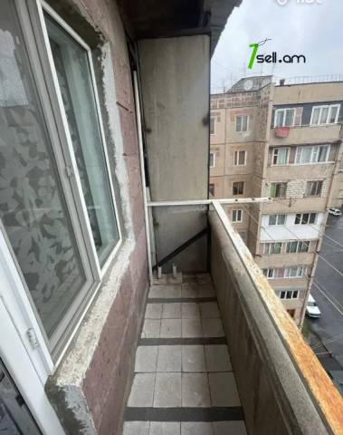 3 սենյականոց բնակարան Պարույր Սևակի փողոցում, 78 քմ, եվրովերանորոգված