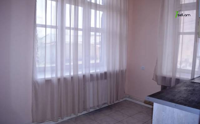 2 սենյականոց բնակարան Մհեր Մկրտչյանի փողոցում, 55 քմ, 1/3 հարկ, բարձր առաստաղներ