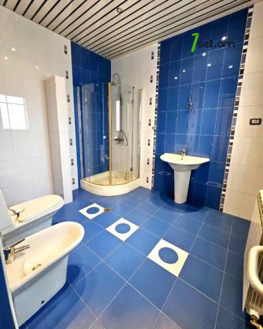 Երեք հարկանի քարե տուն Քեռու փողոցում Արաբկիրում, 1600 ք.մ., 3+ սանհանգույց, կապիտալ վերանորոգված