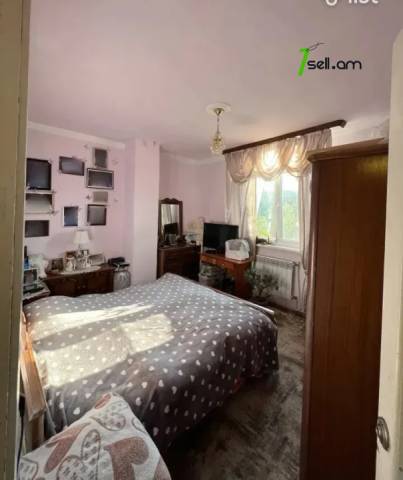 4 սենյականոց բնակարան, Թբիլիսյան խճուղի, 97 ք.մ., 7/16 հարկ, մի քանի պատշգամբ, մասնակի վերանորոգում