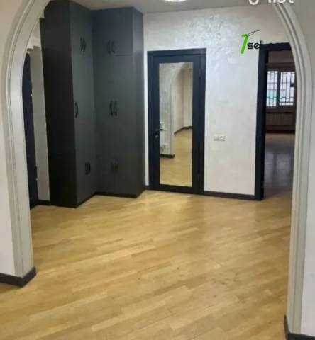 2 սենյականոց բնակարան Պուշկինի փողոցում, 87 ք.մ., բարձր առաստաղներ, 3/10 հարկ