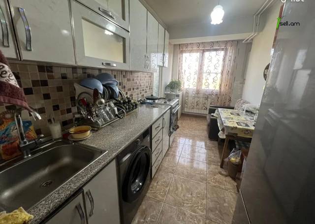 3 սենյականոց բնակարան Խաղաղ Դոնի փողոցում, 64 քմ, նախավերջին հարկ, կոսմետիկ վերանորոգում