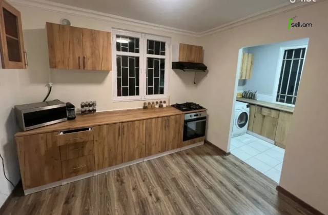 Մեկ հարկանի քարե տուն Գաջագործների 2-րդ փողոցում Արաբկիրում, 90 քմ, եվրովերանորոգված