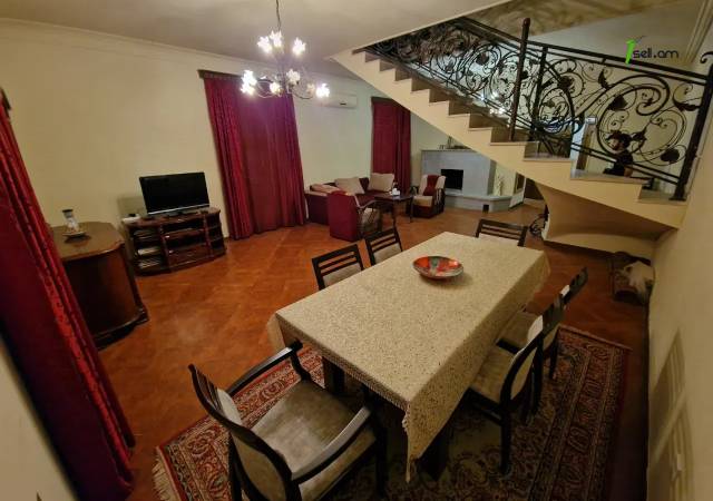 Ընդարձակ 3 սենյականոց բնակարան Թումանյան փողոցում, 160 ք.մ., նախավերջին հարկ, 2 սանհանգույց