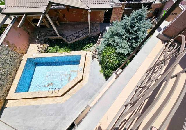 Երեք հարկանի քարե տուն, Նոյ թաղամաս Մալաթիա Սեբաստիայում, 420 ք.մ., 3+ սանհանգույց