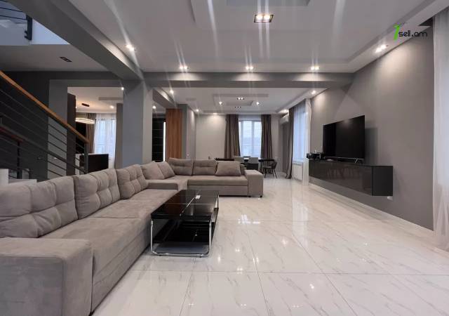 Երկու հարկանի քարե տուն Գոգոլի փողոցում Քանաքեռ Զեյթունում, 550 ք.մ., 3+ սանհանգույց