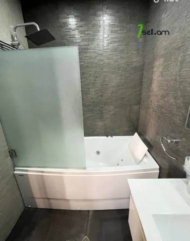 3 սենյականոց բնակարան նորակառույց շենքում Հրաչյա Ներսիսյան փողոցում, 115 քմ, բարձր առաստաղներ