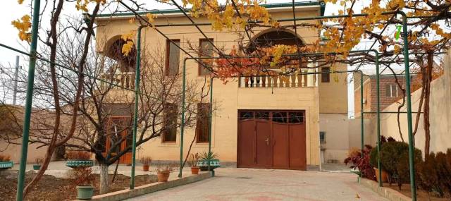 Երկու հարկանի քարե տուն Էրեբունիում, 550 ք.մ., 2 սանհանգույց, եվրովերանորոգված