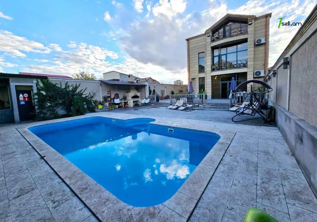 Երեք հարկանի քարե տուն Նար-Դոսի փողոցում կենտրոնում, 1510 ք.մ., 3+ սանհանգույց, կապիտալ վերանորոգված