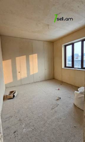 Երկու հարկանի տուն Պարույր Սևակի փողոցում Ավանում, 888 քմ, 2 սանհանգույց, մասնակի վերանորոգում