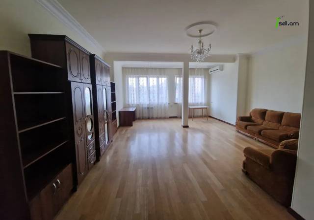 3 սենյականոց բնակարան Մոսկովյան փողոցում, 120 ք.մ., 2 սանհանգույց, բարձր առաստաղներ