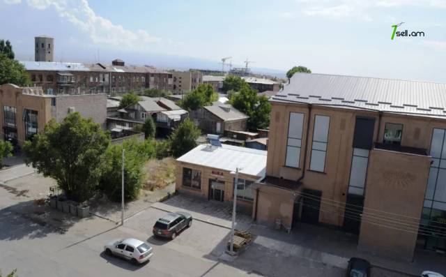 3 սենյականոց բնակարան Միխայիլ Սալտիկով-Շեդրինի փողոցում, 73 ք.մ., եվրովերանորոգված, քարե շենք