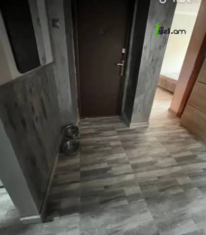 4 սենյականոց բնակարան, Hanrapetutyan Street, 90 ք.մ., բարձր առաստաղներ, նախավերջին հարկ