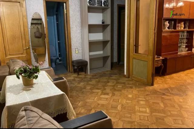 3 սենյականոց բնակարան Ամիրյան փողոցում, 78 ք.մ., 1/9 հարկ