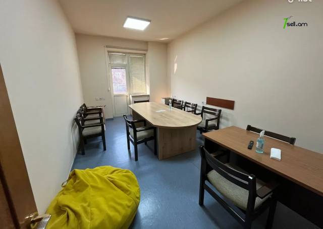 Բազմաֆունկցիոնալ գույք Պարոնյան փողոցում կենտրոնում, 78 քմ