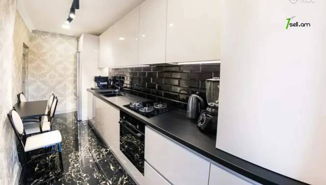 3 սենյականոց բնակարան Զորավար Անդրանիկի փողոցում, 67 ք.մ., նախավերջին հարկ