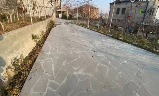 Մեկ հարկանի քարե տուն, Տիչինայի 3-րդ նրբանցք Աջափնյակում, 102 քմ, կապիտալ վերանորոգված