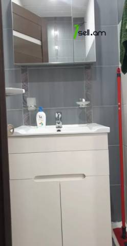 Երկու հարկանի քարե տուն Ավետիս Ահարոնյանի փողոցում Քանաքեռ Զեյթունում, 230 ք.մ., 3+ սանհանգույց