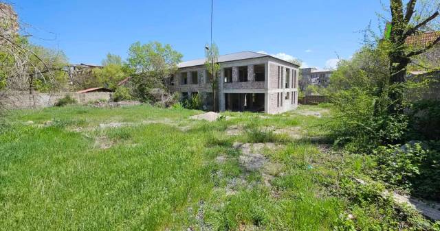 Երկու հարկանի քարե տուն Մառի փողոցում Նոր Նորքում, 1415 քմ, 3+ սանհանգույց