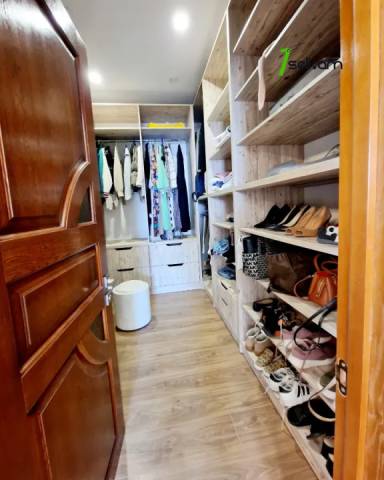 Չորս հարկանի տուն Առինջի 21-րդ փողոցում Առինջում, 950 քմ, 3+ սանհանգույց