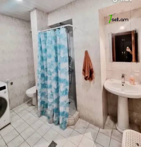 3 սենյականոց բնակարան Ռաֆայել Լեմկինի փողոցում, 71 քմ, 2/10 հարկ, եվրովերանորոգված