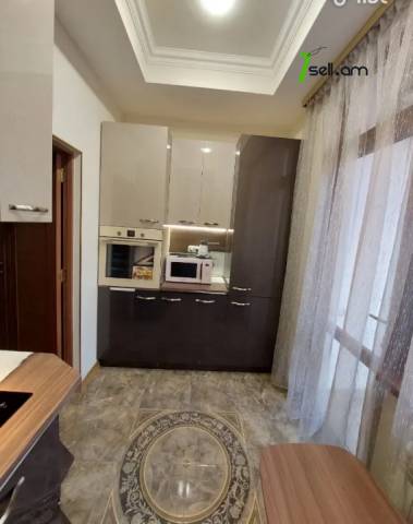 3 սենյականոց բնակարան նորակառույց շենքում Նիկողայոս Ադոնցի փողոցում, 60 ք.մ., բարձր առաստաղներ