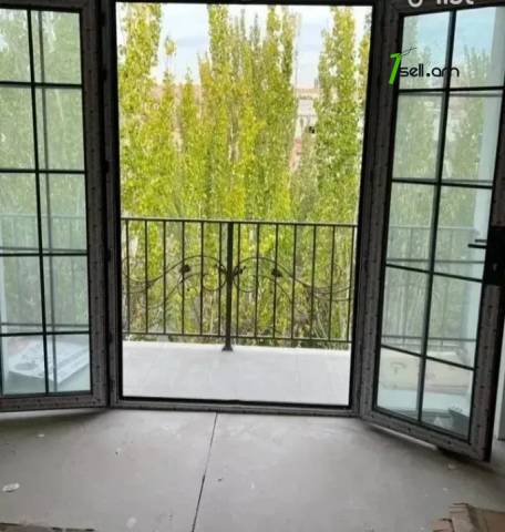 2 սենյականոց բնակարան Վահրամ Փափազյան փողոցում, 51 ք.մ., եվրովերանորոգված, քարե շենք