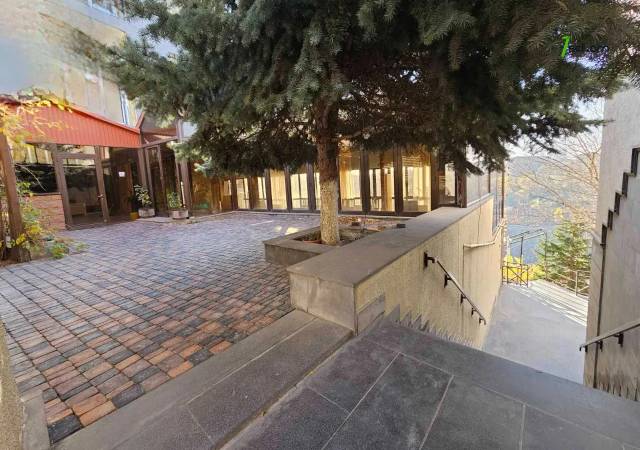 Բազմաֆունկցիոնալ գույք Կիևյան փողոցում Արաբկիրում, 475 ք.մ.