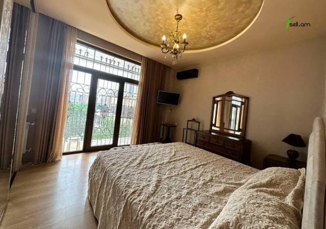 Մեկ հարկանի քարե տուն Սարյանի փողոցում կենտրոնում, 150 ք.մ., 3+ սանհանգույց, կապիտալ վերանորոգված