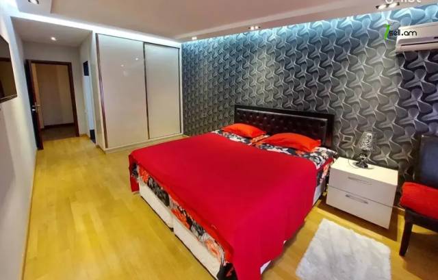 6 սենյականոց բնակարան Հանրապետության փողոցում, 230 ք.մ., նախավերջին հարկ, 3+ սանհանգույց