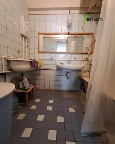 2 սենյականոց բնակարան Պարոնյանի փողոցում, 80 ք.մ., նախավերջին հարկ, կոսմետիկ վերանորոգում