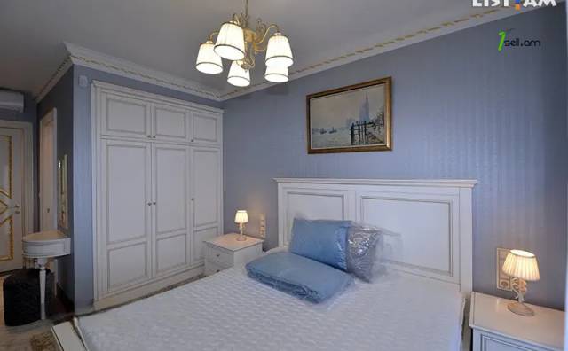 Երեք հարկանի քարե տուն Բաբայան փողոցում Արաբկիրում, 820 քմ, 3+ սանհանգույց, կապիտալ վերանորոգված