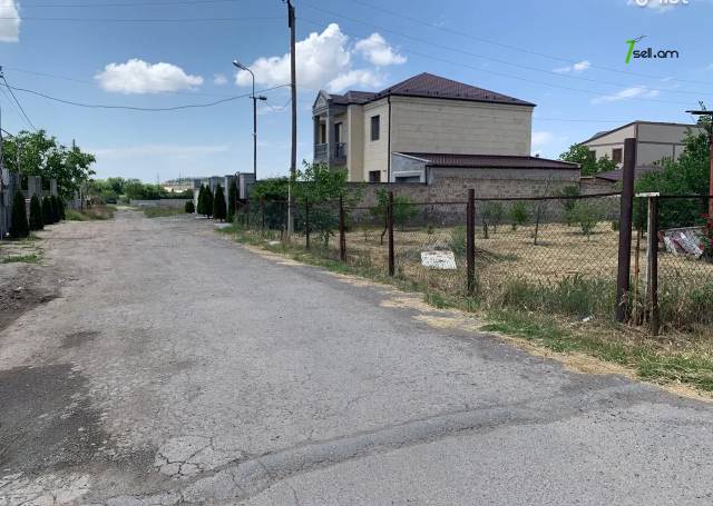 Հողատարածք բնակելի շինությունների համար Բալահովիտում, 800 քմ