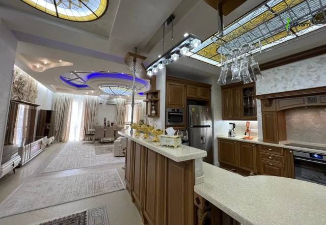 Ընդարձակ 3 սենյականոց բնակարան նորակառույց շենքում Արամի փողոցում, 180 ք.մ., 3+ սանհանգույց