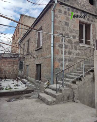 Երկու հարկանի քարե տուն Մարտիրոսյան փողոցում Աջափնյակում, 600 ք.մ.