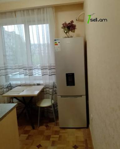 1 սենյականոց բնակարան Քաջազնունի փողոցում, 40 քմ, նախավերջին հարկ, կապիտալ վերանորոգված, քարե շենք