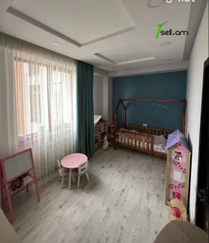 3 սենյականոց բնակարան նորակառույց շենքում Սասնա Ծռերի փողոցում, 112 ք.մ., 8/14 հարկ, 2 սանհանգույց